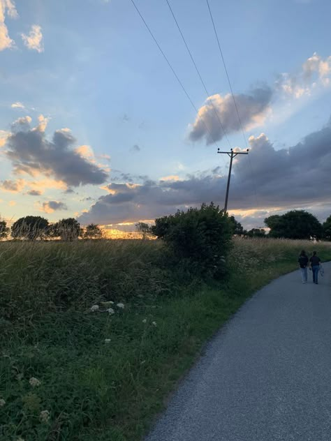 Night Countryside, Night Walking Aesthetic, England Aesthetic, England Countryside, Uk Summer, English Summer, Country Walk, British Summer, British Countryside