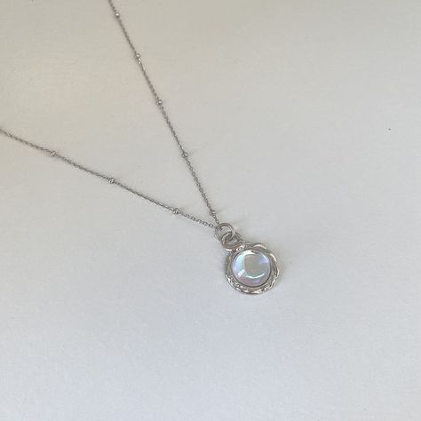 Moonstone Necklace Silver, Moonstone Pendant Necklace, Deja Vu, Necklace Minimalist, Moonstone Necklace, Moonstone Jewelry, Jewelry Outfit, Moonstone Pendant, Dream Jewelry