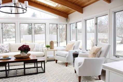 Downingwood House - Laura Design Co Cozy Sunroom Ideas, White Sunroom, Rustic Sunroom, Indoor Sunroom, Sunroom Windows, Cozy Sunroom, Small Sunroom, Four Seasons Room, Sunroom Furniture