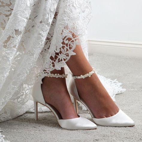 Our Winter Wedding Shoes Guide | Lace & Favour Wedding Heels Brides, Winter Wedding Shoes, Non Traditional Wedding Ring, Wedding Wedges, Ivory Bridal Shoes, Perfect Wedding Shoes, White Wedding Shoes, Bridal Heels, Kesha