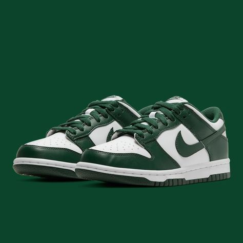 Sneaker News on Instagram: “Official images of the Nike Dunk Low "Spartan Green" have emerged (grade school pictured). Set to arrive this Spring 2021 season, Nike…” Nike Dunk Low Spartan Green, Dunk Shoes, Nike Jordan Retro, Sneaker Lovers, Shoes Sale, Nike Soccer, Sb Dunk Low, Nike Sb Dunks, Sb Dunk