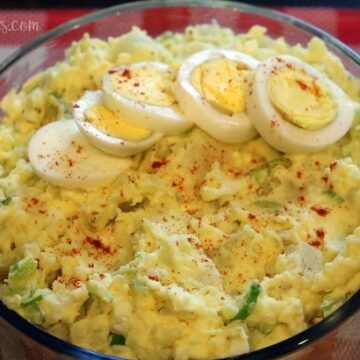 Old Fashioned Potato Salad, American Potato Salad, Homemade Potato Salads, Best Potato Salad Recipe, Potato Salad Recipe Easy, Classic Potato Salad, Crafty Morning, Creamy Potato Salad, Potato Salad Recipe