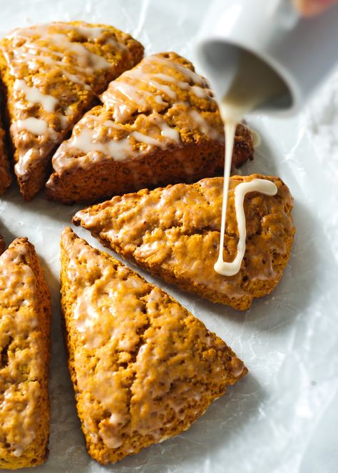 Pumpkin Spice Scones – It's All Good Vegan Pumpkin Spice Scones, Vegan Pumpkin Spice, Midday Snack, Healthy Vegan Breakfast, Pumpkin Scones, Healthy Vegan Desserts, Healthy Cake, Best Vegan Recipes, Pumpkin Flavor