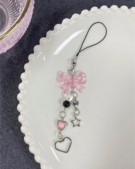 Phonecharms Dm to Order/Inquiry Phone Charms Diy, Collar Aesthetic, Jewels Diy, Preppy Bracelets, Beaded Lanyard, Bead Charms Diy, Beaded Jewels, Phone Lanyard, Phone Charms