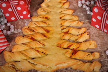 Bridgford Bread and Roll Dough Christmas Tree Pepperoni, Pesto, and Cheese Appetizer Bread - Bridgford Bread and Roll Dough Pepperoni Breadsticks, Dough Christmas Tree, Appetizer Bread, Christmas Tree Bread, Pepperoni Bread, Cuban Sandwiches, Pepperoni Rolls, Cheese Appetizer, Frozen Bread Dough