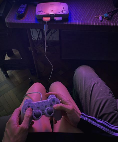 Gamer Bf And Alt Gf Aesthetic, Girlfriend Sitting Boyfriends Lap While Gaming, Gaming Relationship Goals, Bf Gaming With Gf, Playing Game With Boyfriend, Gamer Boyfriend Cuddling, Gaming Chair Cuddling Couples, Gamer Relationship Goals, Gamer Bf And Gf