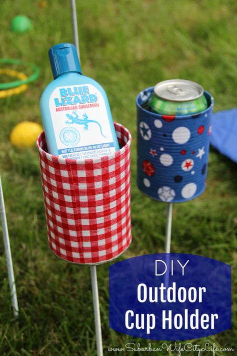 DIY Outdoor cupholders are perfect for a backyard picnic or hanging at the beach. Easy to make and eco friendly. #Cupholder #outdoorcupholder #beachcupholder #familyfun Drink Holder Diy, Beach Cup Holder, Outdoor Drink Holder, Eco Friendly Shopping Bags, Diy Lawn, Backyard Picnic, Diy Drinks, Tin Can Crafts, Zero Waste Kitchen