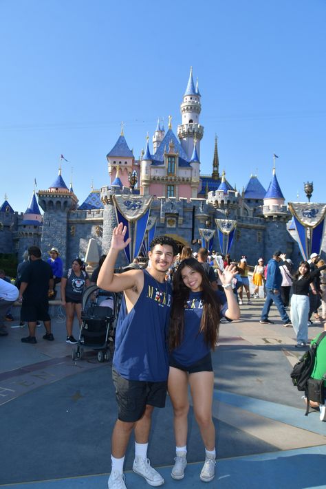 Disney matching cute outfit to twin Matching Couple Outfits Disneyland, Disney Couple Outfits Disneyland, Matching Couple Disney Outfits, Disneyland Couples Outfits, Cute Couple Outfits Matching, Disney Couple Outfits, Matching Couple Outfit, Couple Outfits Matching, Beach Disney