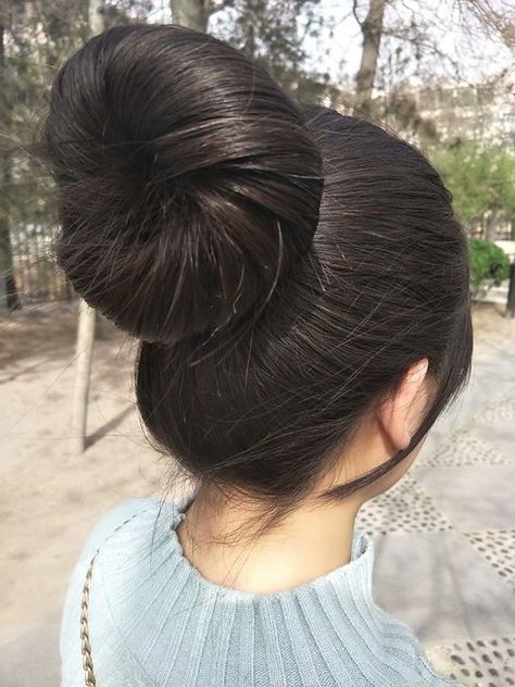 Black Hair Makeup, Hair Asian, Black Hair Aesthetic, Hot Dance, Huge Hair, Long Hair Images, Big Bun Hair, Long Silky Hair, Big Bun