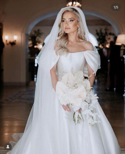 Glam Bridal Hair With Veil, Cathedral Veil Hairstyle, Hollywood Wedding Hair, Bridal Hair Down With Veil, Ella Ravenscroft, Veil Hair Down, Wedding Blonde, Bride Hairstyles With Veil, Bride Hair Down