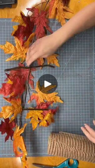 Diy Fall Garland Ideas, Fall Garland Diy, Diy Halloween Porch, Lemon Wreaths, Diy Fall Garland, Porch Garland, Valentine Flower Arrangements, Halloween Pumpkin Crafts, Deco Mesh Wreaths Tutorials