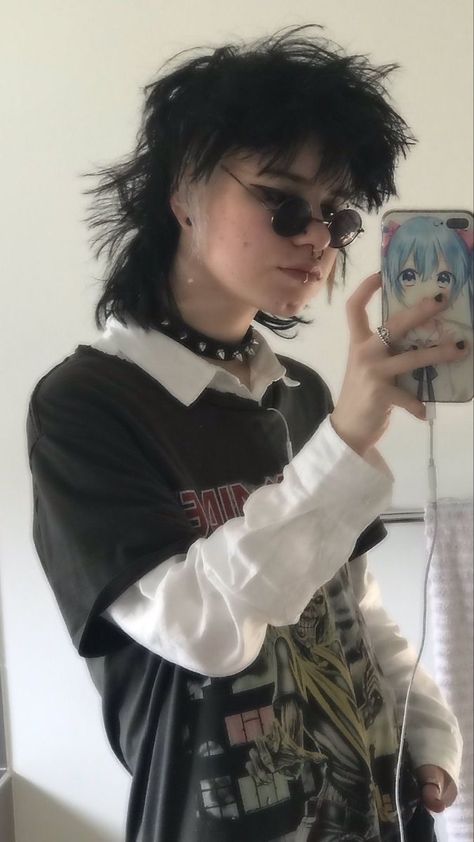 Emo Mullet Hair, Edgy Nonbinary Hair, Alt Hairstyles For Round Face, Masc Emo Haircut, Trans Mullet Haircut, Cool Masc Haircuts, Masc Enby Haircuts, Punk Short Haircut, Mullet Hairstyle Aesthetic