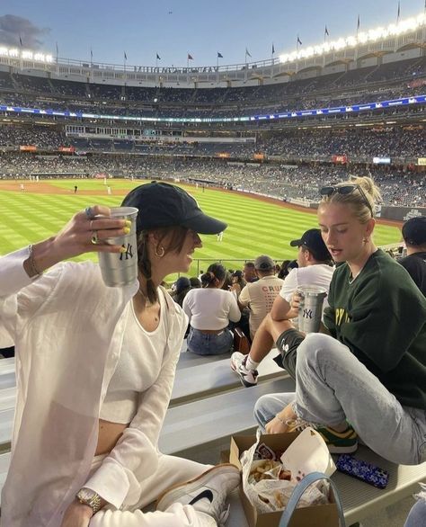 사진 촬영 포즈, Future Lifestyle, Friend Goals, Baseball Game, Dream Lifestyle, Best Friend Goals, Friendship Goals, Friend Photoshoot, Best Friend Pictures