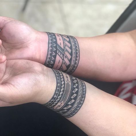 Samoan Ankle Tattoo, Wrist Band Tattoo, Band Tattoos For Men, Tatto Boys, Left Arm Tattoos, Polynesian Tattoos Women, Tattoo Man, Band Tattoos, Armband Tattoos