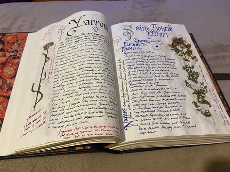 Book Of Shadows Cover Page, Grimoire Book Cover, Old Grimoire, Grimoire Aesthetic, Witches Grimoire, Halloween Spell Book, Grimoire Pages, Fantasy Map Making, Halloween Spells