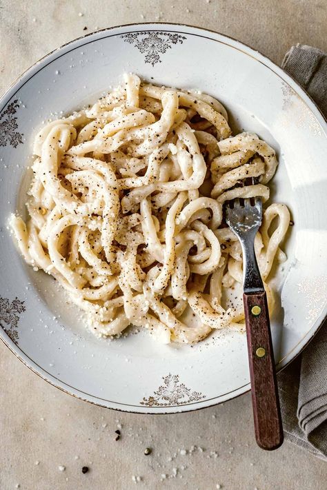 Italian Dinner Party Decorations, Pasta With Cheese, Pici Pasta, Black Pepper Sauce, Italian Menu, Pecorino Romano Cheese, Pecorino Romano, Egg Pasta, Italian Dinner