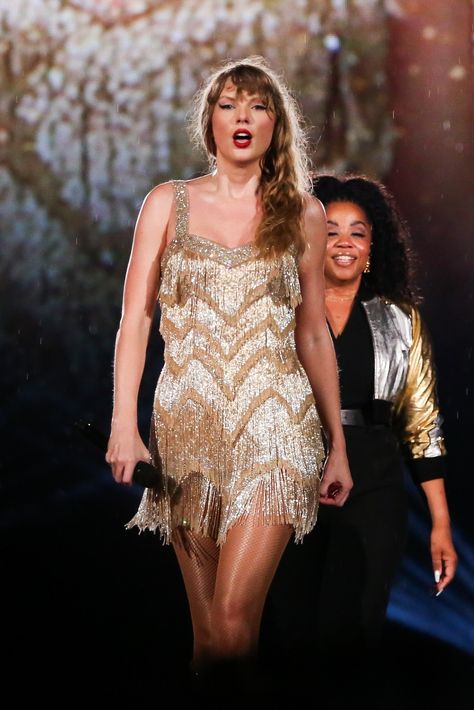 Taylor Swift Fotos, Taylor Swift Images, Fearless Era, Taylor Swift Tour Outfits, Taylor Swift Web, Swift Tour, Estilo Taylor Swift, Taylor Swift Fearless, Taylor Swift Wallpaper