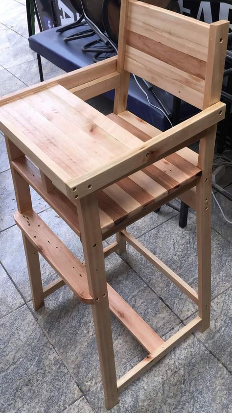 Baby Chairs Diy, Diy Wooden Furniture, Wooden Stool Designs, Childrens Furniture Design, Wooden Furniture Plans, Wooden Trestle Table, Diy Projects Garage, Wood High Chairs, Wooden High Chairs