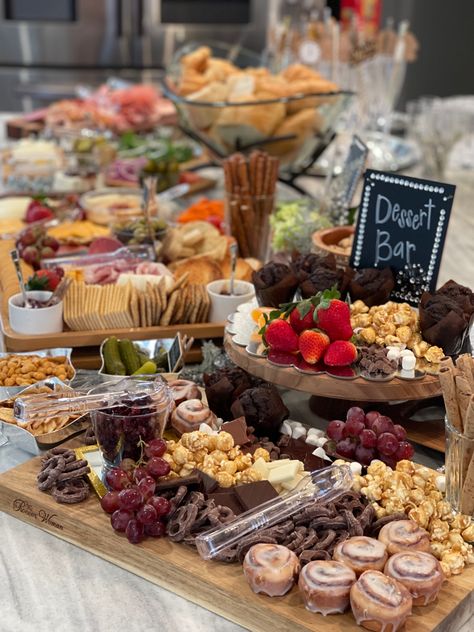 Dessert And Charcuterie Table, Rustic Appetizer Table, Outdoor Cocktail Party Food, Charcuterie And Dessert Table, Horderves Table Display, Wedding Food Table Display, Dessert Charcuterie Table Ideas, Posh Buffet Food Ideas, Charcuterie Dessert Table