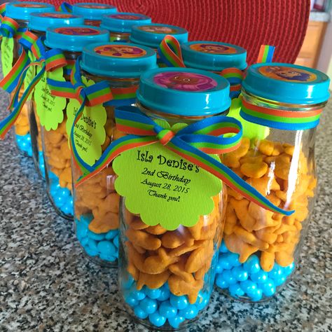 bubble guppies favors using starbucks bottles, sixlets and goldfish crackers. Bubble Gubbies Birthday Ideas, Bubble Guppies Party Favors, Bubble Guppy Birthday Party, Bubble Guppies Themed Birthday Party, Bubble Guppies Birthday Theme, Bubble Guppies Birthday Party Ideas, Bubble Guppies Theme, Birthday Party Food Ideas, Among Us Birthday