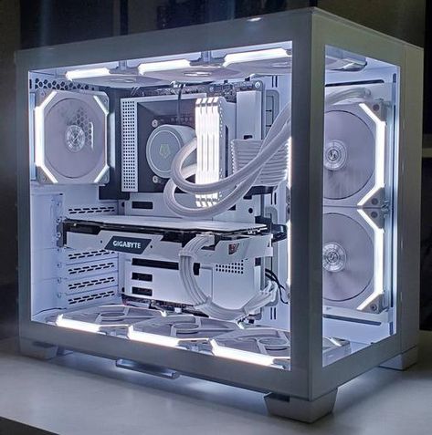 Lian Li Pc 011 Dynamic Mini, Gaming Setup Simple, White Pc Setup, White Pc Build, White Gaming Pc, Best Pc Setup, White Desk Setup, Games Room Inspiration, Gaming Desk Setup