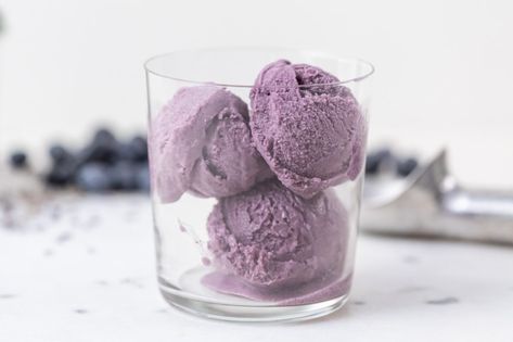 Blueberry Lavender Ice Cream - Wyse Guide Ice Cream Syrup, Ube Ice Cream, Sweet Potato Powder, Lavender Ice Cream, Ice Cream Recipes Machine, Purple Yam, Fresh Strawberry Pie, Ice Cream Containers, Lemon Ice Cream