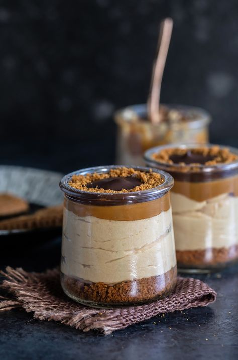 Biscoff Pudding Jars Biscoff Pudding, Jar Cake, Biscoff Cheesecake, Biscoff Cookie Butter, Cake In A Jar, Custard Powder, Individual Desserts, Cookie Butter, Cookie Crust