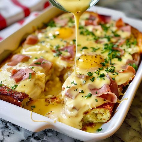 Transform the traditional Eggs Benedict into a delightful casserole with layers of English muffins and Canadian bacon. Canadian Bacon Recipes, Benedict Casserole, Eggs Benedict Casserole, Breakfast Goodies, Canadian Bacon, Baked Casserole, Hollandaise Sauce, English Muffins, Egg Muffins