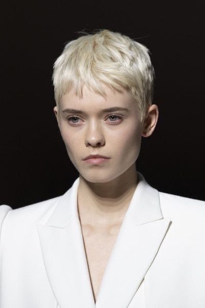 Blond Pixie, Givenchy Couture, Really Short Hair, Super Short Hair, Edgy Short Hair, Short Layered Haircuts, Edgy Hair, Haircut And Color, Poses References