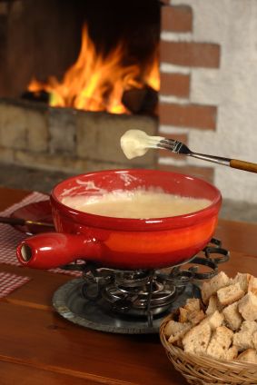 Beer Cheese Fondue Recipe Martie Duncan Cheese Fondue Recipe Easy, Broth Fondue Recipes, Fondue Broth, Fondue Recipes Meat, Easy Fondue Recipes, Best Cheese Fondue, Melting Pot Recipes, Swiss Cheese Fondue, Cheese Fondue Recipe