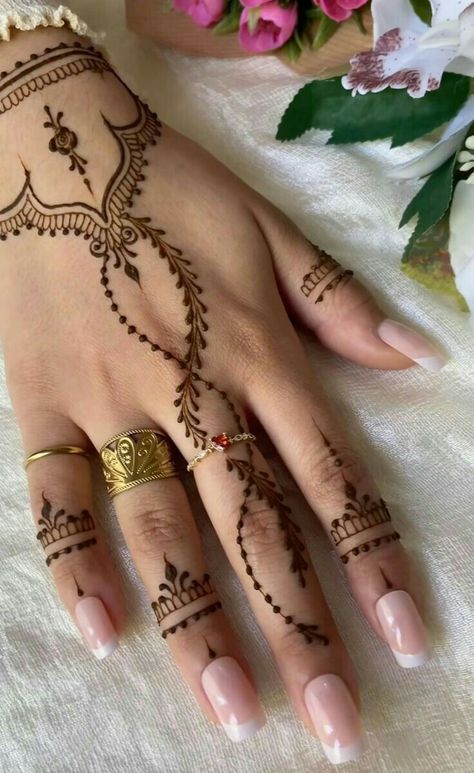 Ramadan Design, Beautiful Simple Mehndi Design, Henne Tattoo, Listening Device, Cute Henna Designs, School Bully, Henna Nails, Henna Inspired Tattoos, Finger Henna Designs