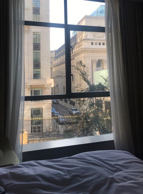 Uk Bedroom Aesthetic, Germany Hotel Room, London Hotel Room Aesthetic, London Room Aesthetic, London View From Window, Nice Hotel Rooms, Hotel Window View, Hotel Room Window, Hotel Room Aesthetic