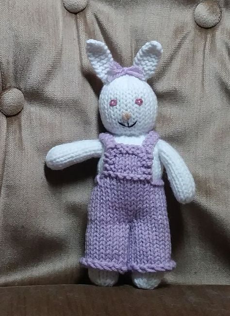 Rabbit Knitting Pattern Free, Knitted Easter Crafts, Knitting Bear, Rabbit Knitting Pattern, Knitted Dolls Free, Knitted Bunnies, Teddy Bear Knitting Pattern, Bunny Knitting Pattern, Animal Knitting