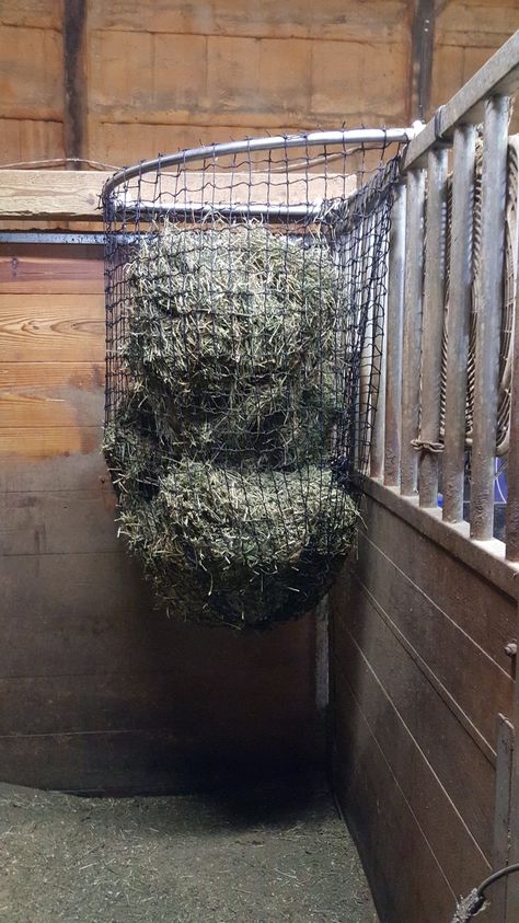 Diy Hay Feeder, Kitchen Cabinets Small Kitchen, Cabinets Small Kitchen, Hay Feeder For Horses, Horse Feeder, Horse Hay, Horse Paddock, Horse Farm Ideas, Diy Horse Barn