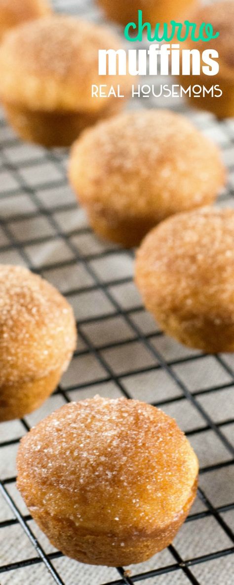 CHURRO MUFFINS transform a sweet cinnamon Mexican dessert into bite-sized mini muffins that are baked instead of fried! Churro Muffins, Pumpkin Donut Muffins, Muffin Cupcakes, Muffin Flavors, Dessert Oreo, Donut Muffins, Muffin Tin Recipes, Hot Cakes, Ethnic Food