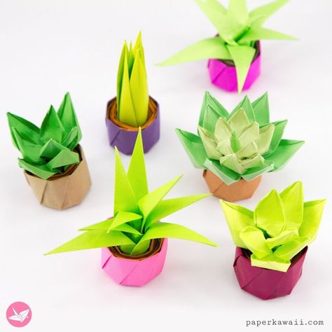 These cute mini origami succulents are adorable and are a perfect paper decoration. Origami Plants, Origami Kutu, Origami Stella, Diy Origami Home, Diy Origami Home Decor, Mini Origami, Origami Home Decor, Origami Lotus Flower, Paper Succulents