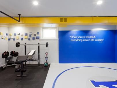 Home Gym With Wrestling Mat Wrestling Room Ideas, Wrestling Room, Basement Workout Room, Healing Studio, Basement Home Gym, Basement Gym Ideas, Small Home Gyms, Wrestling Mat, Home Gym Basement