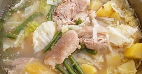 POCHERO. The most familiar recipes are the ones stewed with tomatoes (or tomato sauce) or the Cebu variant which is like bulal... Pochero Filipino Recipe, Pork Pochero Recipe, Che Recipe, Cooking Bananas, Pinoy Foods, Filipino Recipe, Pinoy Food, Filipino Recipes, Cebu