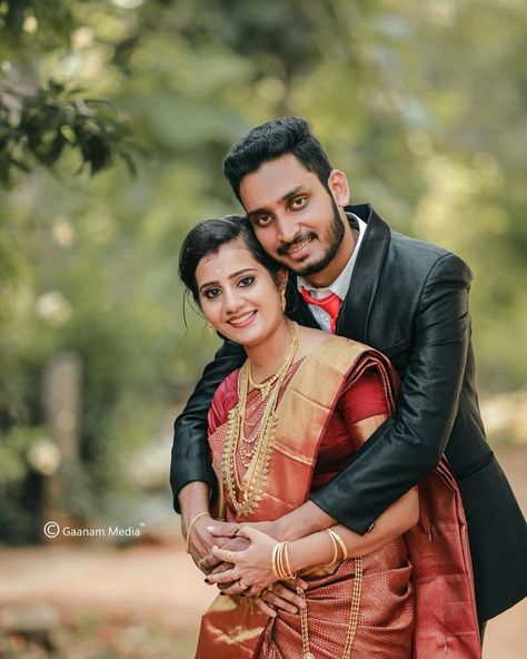 Telugu Wedding Couple, Tamil Wedding Couple Poses, Copals Pic, Wedding Boys Poses, Outdoor Stills, Couple Shoot Poses, Couple Stills, Engagement Portraits Poses, Marriage Poses