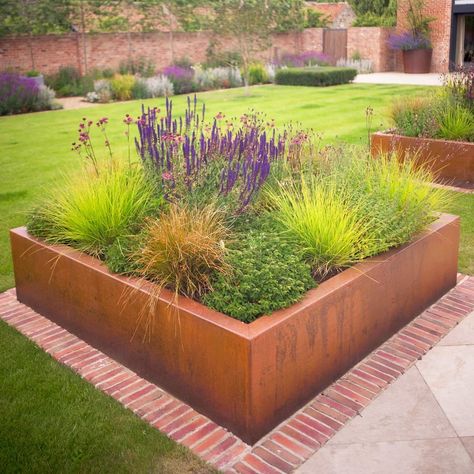 🥶 With winter seemingly not too far away, many of our clients and landscape designers use the following months to start thinking about next year. It might be a bit soggy and miserable outside, but this weather is perfect for oxidising Corten steel. So if you’re planning changes in the garden next year and want to incorporate Corten steel, now is the time to get that patina developing so it’s looking rich and red ready for next spring. Another benefit to buying now is avoiding the longer lea... Corten Steel Architecture, Reading Garden, Arbor Bench, Trough Planter, Natural Building Materials, Galvanized Planters, Lean To Greenhouse, Garden Cabins, House Planter