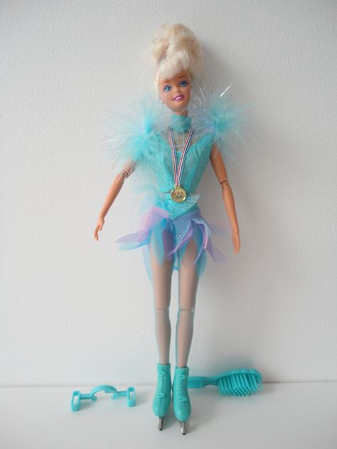 Barbie Olympic Skater Barbie BD1997 #18501 Skater Barbie, Skating Barbie, 90s Barbie, Barbi Benton, Barbie 90s, Ice Skating Outfit, Barbies Pics, Barbie 2000, Barbie Costume