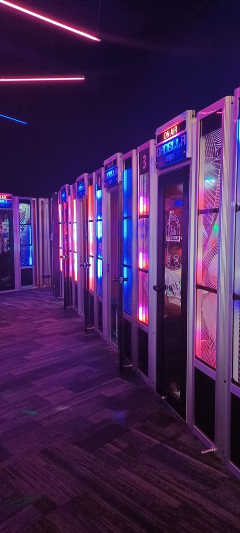 Karaoke Box Design, Japanese Karaoke Room, Korean Karaoke Room Aesthetic, Korean Karaoke Room, Karaoke Aesthetic Korean, Karaoke Room Aesthetic, Karaoke Bar Aesthetic, Karaoke Ideas, Karaoke Booth