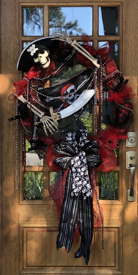 Halloween Gala, Pirate Wreath, Pirate Skeleton, Skeleton Wreath, Idea For Halloween, Pirates Life For Me, Sports Wreaths, Pirates Life, Pirate Halloween