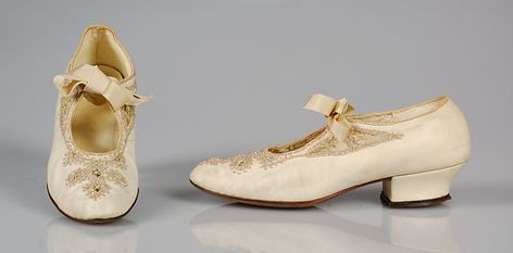 Evening shoes | American | The Met 1840s Shoes, Early 1800s Fashion, 1800s Shoes, Edwardian Shoes, 1950s Clothing, Century Shoes, Historical Shoes, Vintage Style Shoes, Extreme Fashion