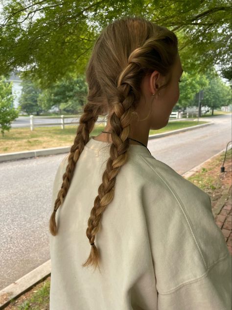 Farm Girl Hairstyles, Server Hair, Barista Outfits, Girl Hair Styles, Curling Hair, Messy Waves, Fairytale Photography, Daily Hairstyles, Vanilla Girl