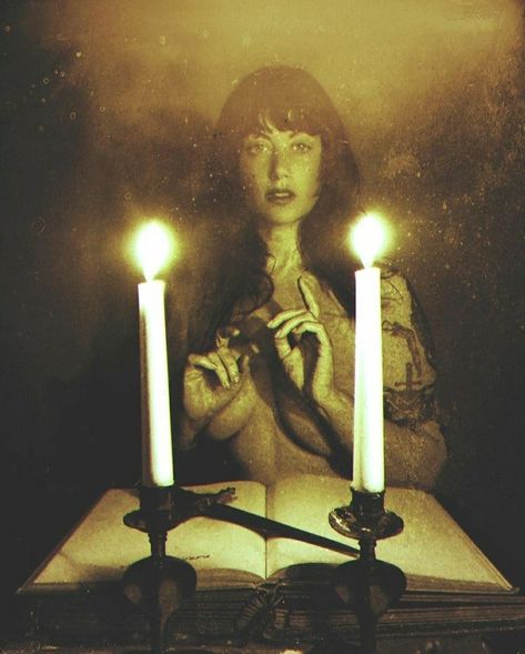 Kino Box, Photo Halloween, Emotional Body, Season Of The Witch, Witch Aesthetic, Witchy Woman, Witchy Vibes, One Night, Coven