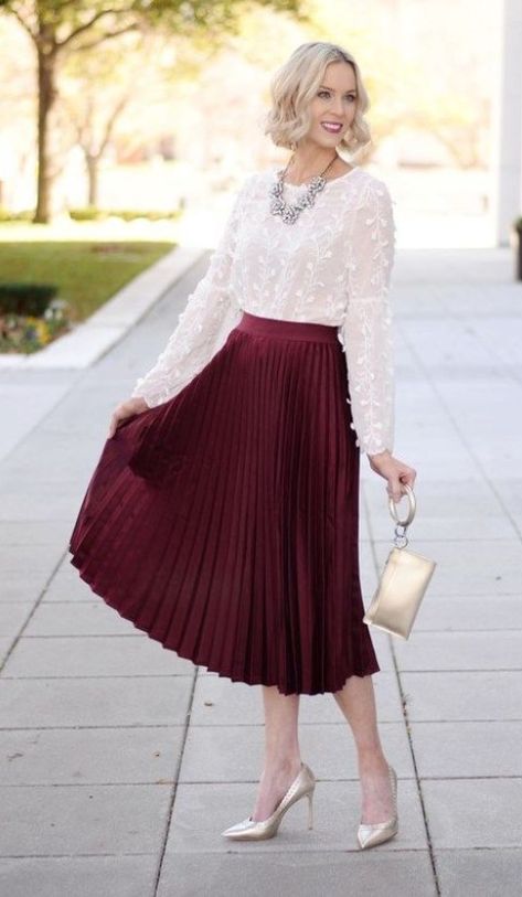 Maroon Skirt Outfit, Christmas Party Outfit Casual, Holiday Outfits Thanksgiving, Classy Christmas Outfit, Christmas Outfits Dressy, Classy Christmas Party, Christmas Party Outfit Work, Outfit Ideas Dressy, Maroon Skirt