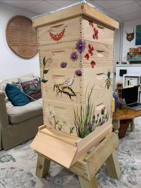 Painted Bee Hives, Honey Bees Keeping, Bee Hives Diy, Bee Hives Boxes, Beehive Art, Bed Idea, Backyard Bee, Bee Friendly Garden, Bee Hotel