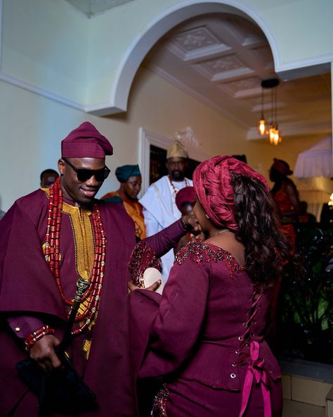 Iyawo and her Oko 🖤 The wedding party: part 1 Photography/videography: @themoment_237 Hairstyling: @nels_glam Bride’s Makeup: @glow_with_yaro Event Planner: @sardonyx237_events_official Bride’s burgundy Aso Oke: @clemani___ Bride’s blue Aso Oke: @fbiwearsandstyling Bridesmaids dresses: @mbiwanjemyma Bridesmaids makeup: @make_up_by_izzie Couple’s accessories: act_attaires Gele: @gelebyteewad_ Song: Bire by @anendlessocean Blue Aso Oke, Bridesmaids Makeup, Glam Bride, Aso Oke, Bridesmaid Makeup, Bridesmaids Dresses, Photography And Videography, Event Planner, Wedding Party