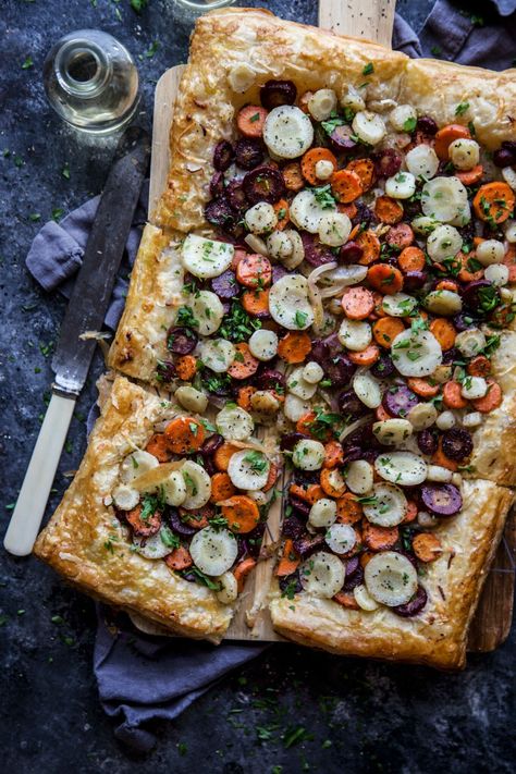 Caprese Asparagus, Carrot Tart, Vegan Asparagus Recipes, Vegetable Board, Caramelized Carrots, Veggie Platter, Recipes Easter, Pastry Appetizer, Spring Dishes